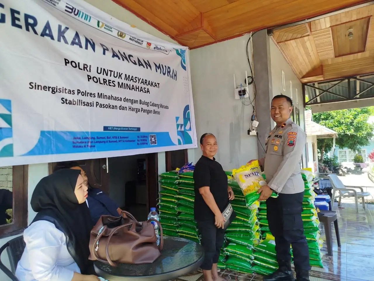 Polres Minahasa Gelar Gerakan Pangan Murah untuk Warga Lembean Timur